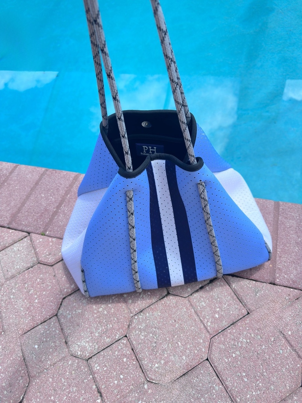 PARKER & HYDE ~ Large Neoprene Blue & White Striped Bungie Cord Tote w/Pouch
